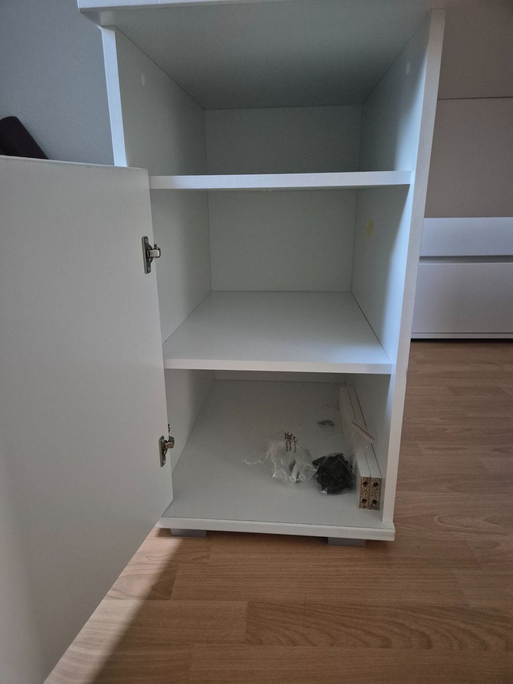 Schreibtische: Bureau blanc à vendre – Gebraucht aus Biel/Bienne von jus_9zbn 3