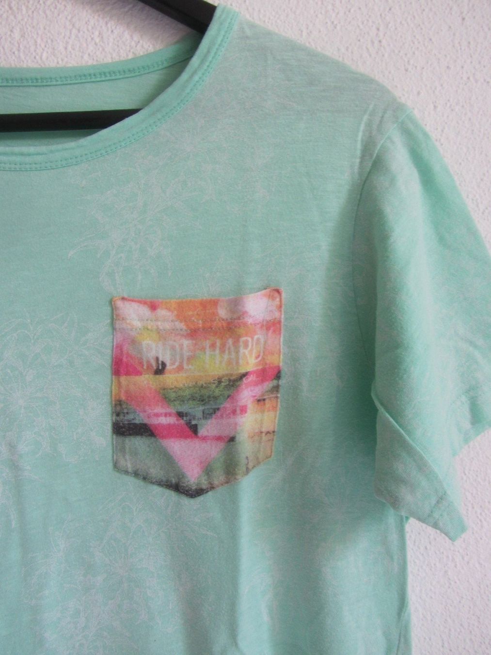 T-shirt: T-Shirt mintfarben mit Print - S – Usato da Zürich venduto da Diazaio 1