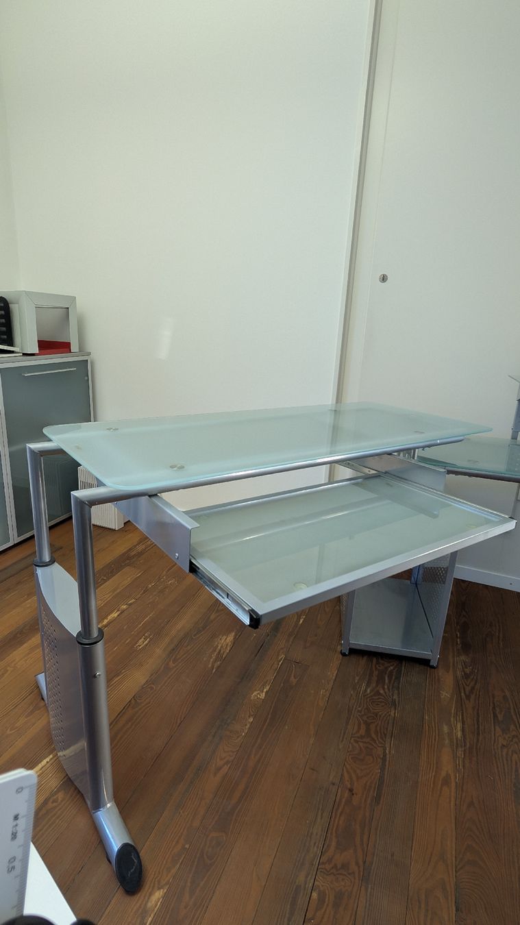 Scrivanie: Glas-Schreibtisch Dittrich Design – Usato da Wengi b. Büren venduto da _Snowflake.21 2