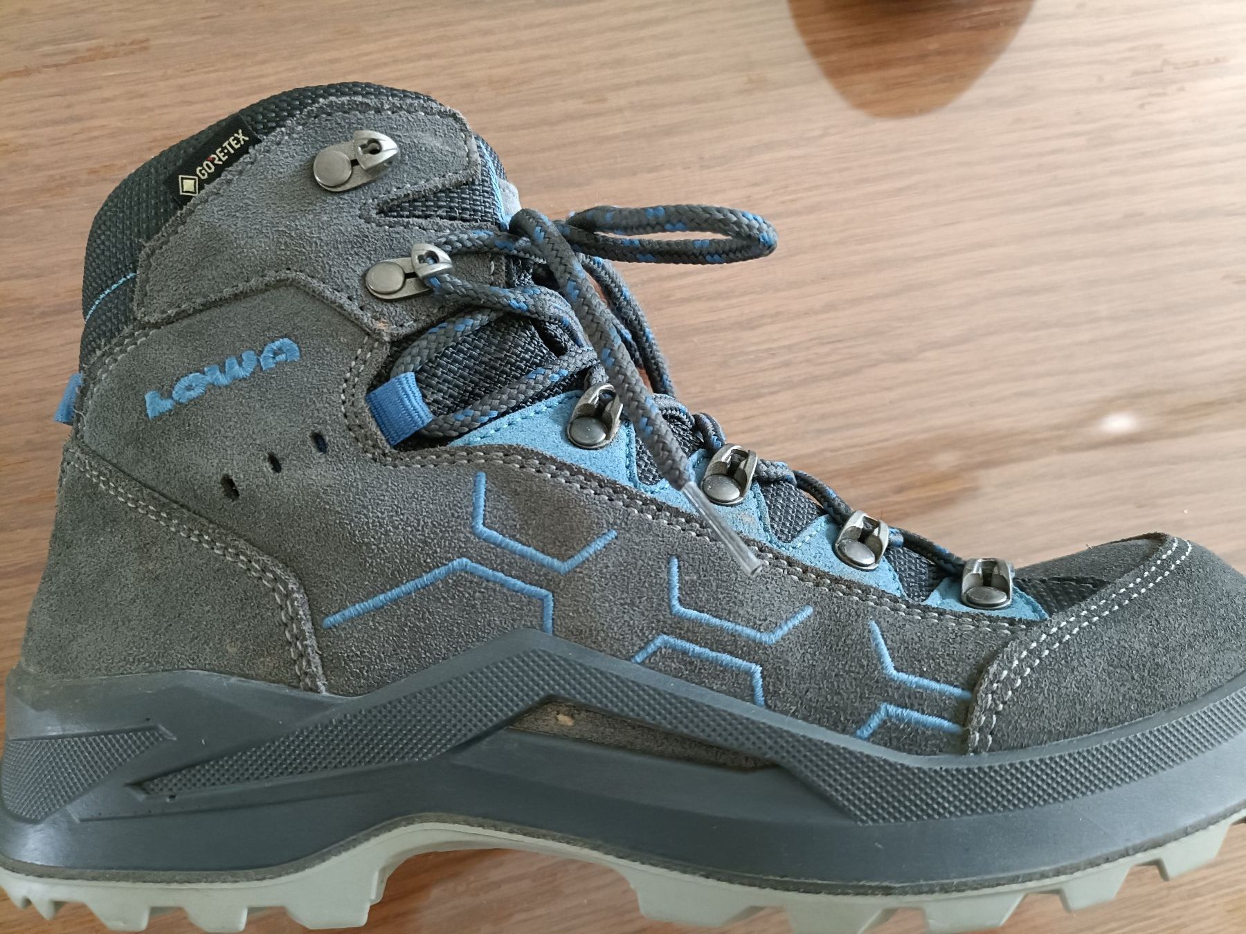Lowa Scarpe per ragazzi: Chaussures de randonnée LOWA Junior - pointure 38 – Usato da Gland venduto da Gelerio 1