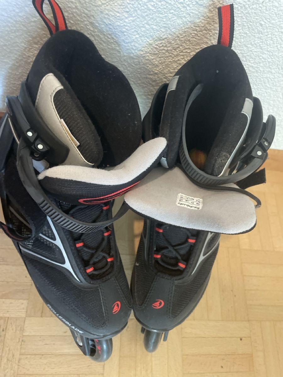 Patins à roul. & inline: Inline Skates black and red size 43 – D'occasion à Zürich par ana_6dl5 4