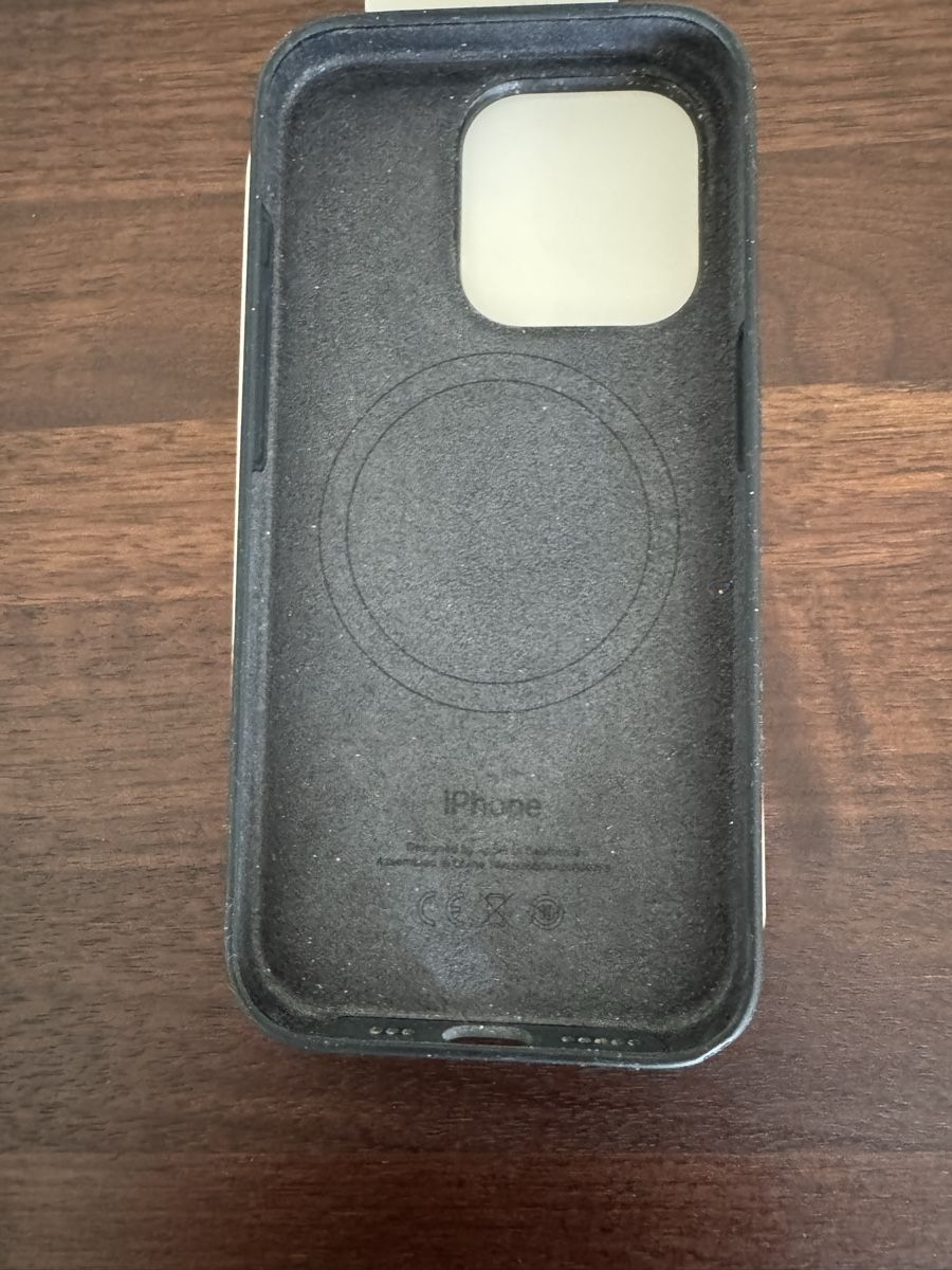 Apple Cover & Protezioni schermo: iPhone 15pro Case Silikon Black – Usato da Regensdorf venduto da scheissspiel 3