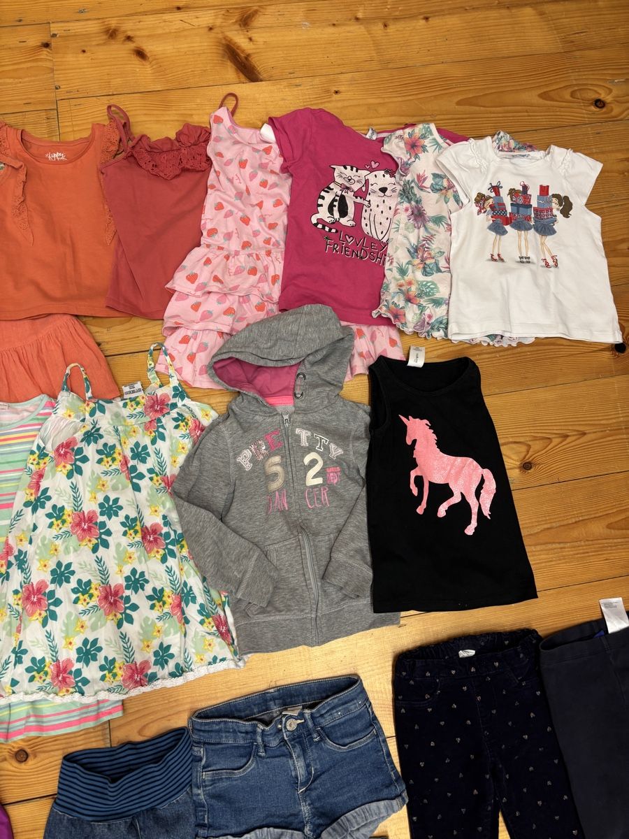Lotti & Set di vestiti: Kleiderpaket Mädels, Grösse 110/116 – Usato da Büren an der Aare venduto da Nikito2001 2
