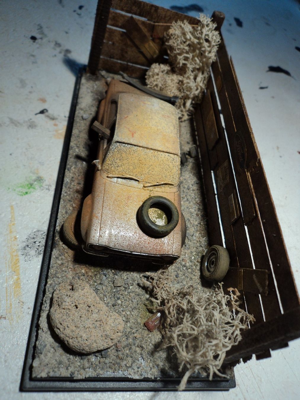 Ford Modellini d'auto: Ford Escort MK1 1/43 Diorama Hinterhof – Usato da Schwarzenburg venduto da modelCARama 7