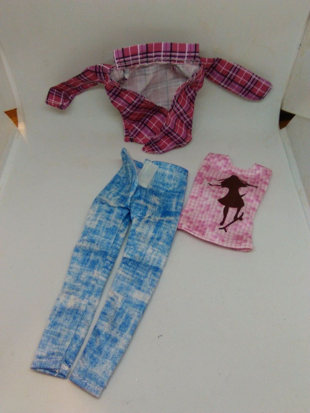 Camicie, Top & T-shirt: BARBIE KLEIDER ;3 stück – Nuovo (secondo la descrizione) da Basel venduto da bijoutrie_4 7