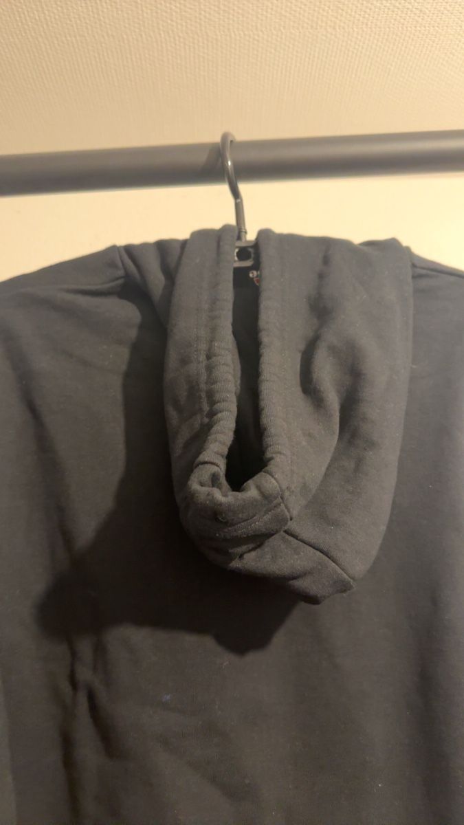Ellesse Pullover & Sweatshirts: Ellesse Kapuzenpullover schwarz – Gebraucht aus Oftringen von tola19 2