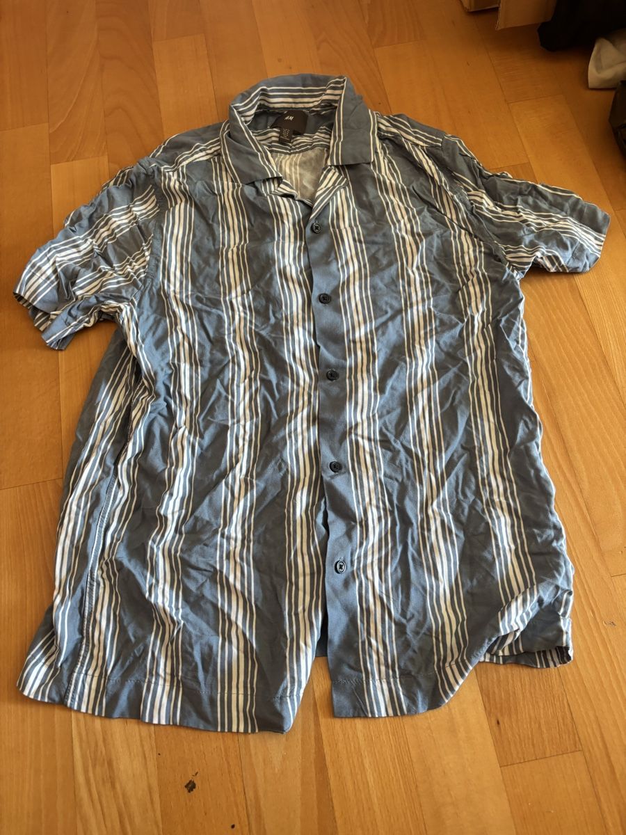 Hemden: H&M blue white stripes shirt – Gebraucht aus Chexbres von doe_xns6