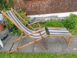Naether Holz Liegestuhl mit Fussablage, antik