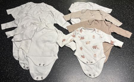 10 Baby Langarm-Bodys Primark – Gr. 7.5 lbs – Neu 