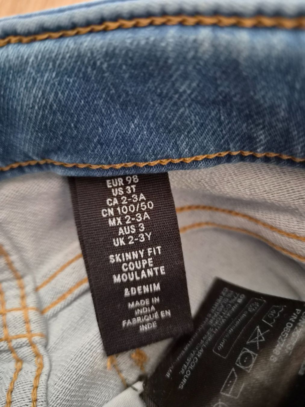 H&M Pantaloni: H&M Stretch-Jeans Grösse 98 – Usato da Luzern venduto da ann_9hlh 2