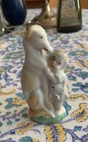 Porzellanfigur, um 1900, Kind und Hund, schön koloriert 