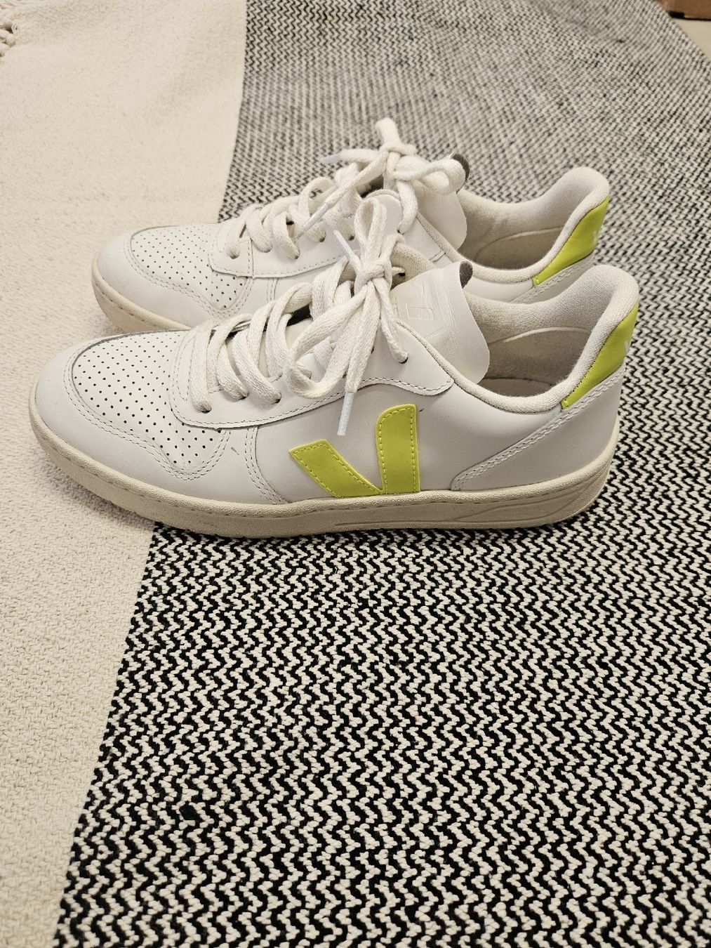 Veja Herrenschuhe: VEJA Sneaker Gr. 39  – Gebraucht aus Basel von lar_7c62 1