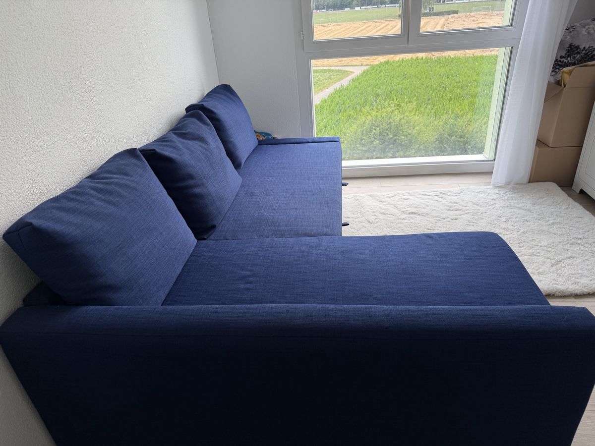 Ikea Divani: Schlafsofa dunkelblau mit Bettkasten von Ikea – Nuovo (secondo la descrizione) da Reinach AG venduto da gin_kdm8