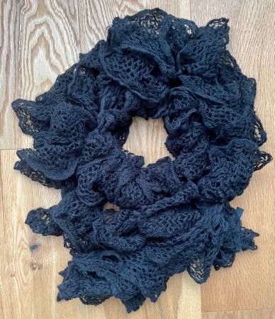 Schwarzer Kuschelschal
