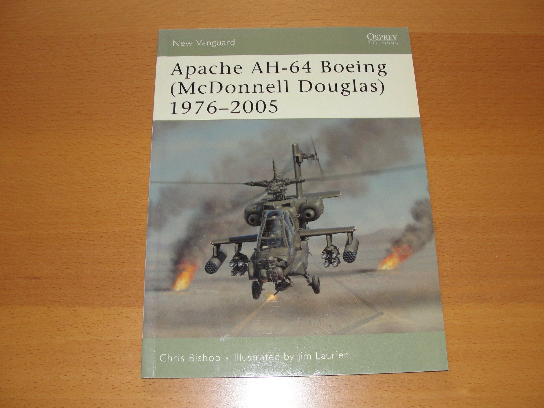 Libri: Buch Osprey: AH-64 Apache 1976-2005 – Usato da Birsfelden venduto da Seaknight