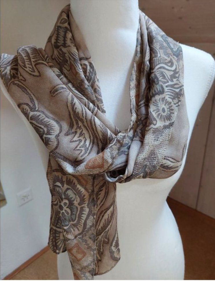 Foulards & écharpes: 2 Foulards – D'occasion à Adliswil par Boncoinsuisse 1