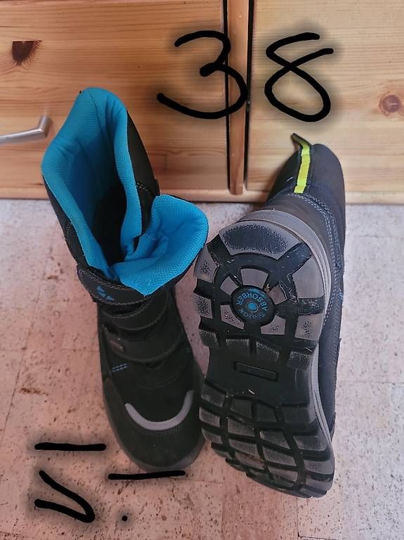 Scarpe per ragazzi: Schuhe Boy 38 – Usato da Iseltwald venduto da Bone011 1