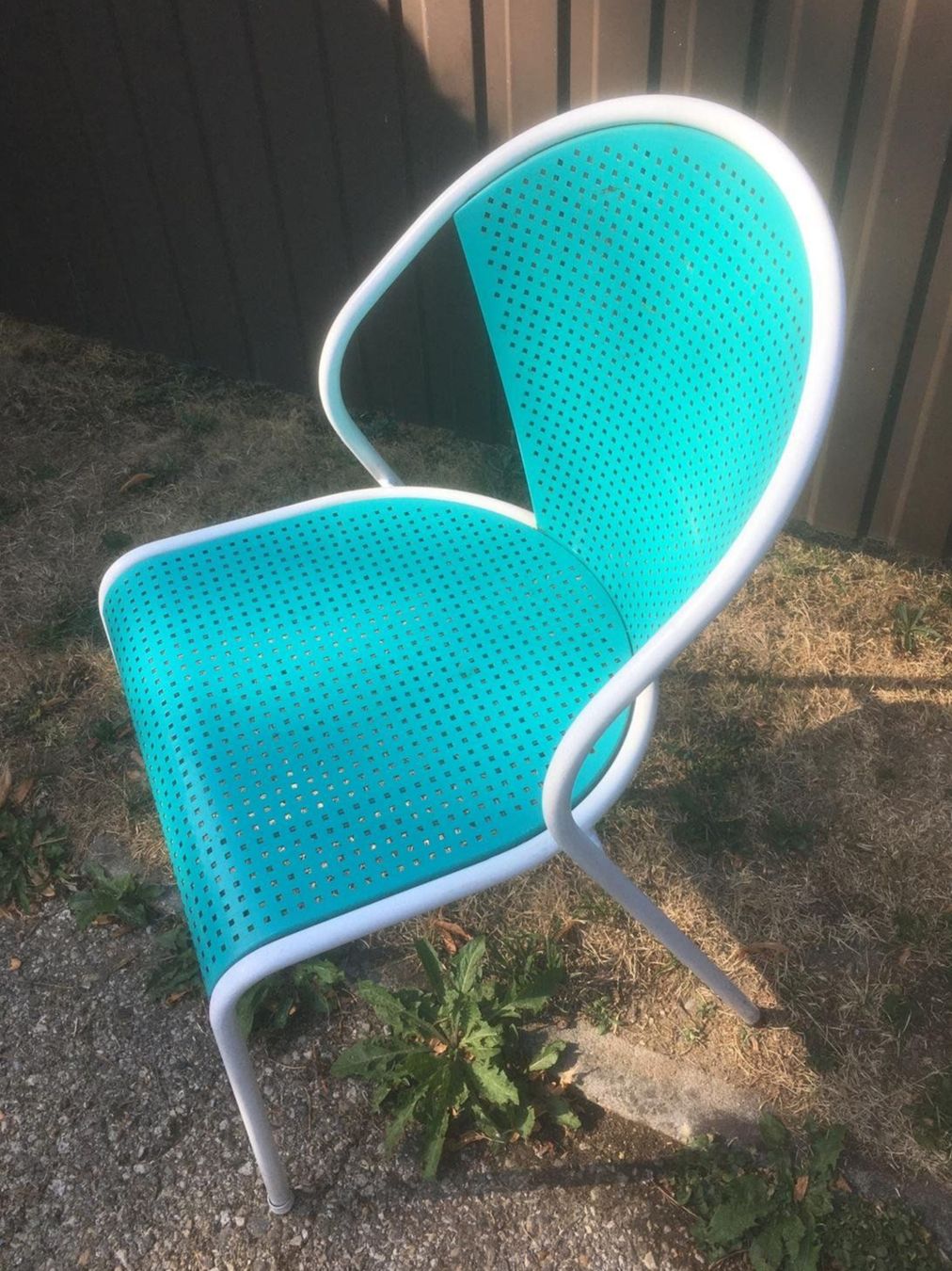 Sedie: Lot de 4 chaises empilables turquoise et blanc – Usato da St-Barthélemy VD venduto da trak98p 5