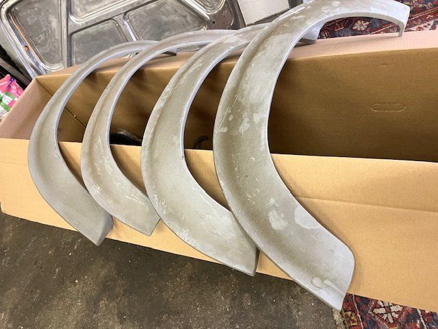 BMW Tutti pezzi di ricambio auto: BMW 2002 Verbreiterungen – Usato da Langnau am Albis venduto da Horgeno3