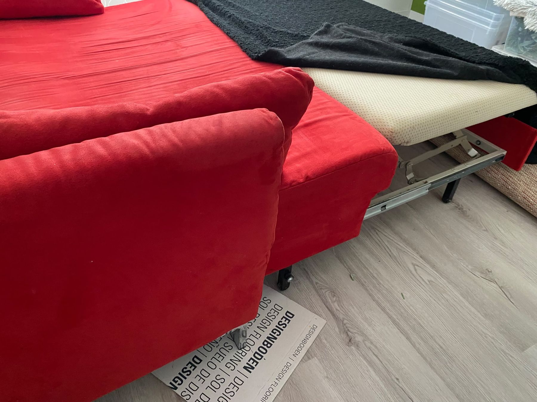 Divani: Schlafsofa rot mit Bettfunktion gebraucht.  – Usato da Heimberg venduto da SasWit 1
