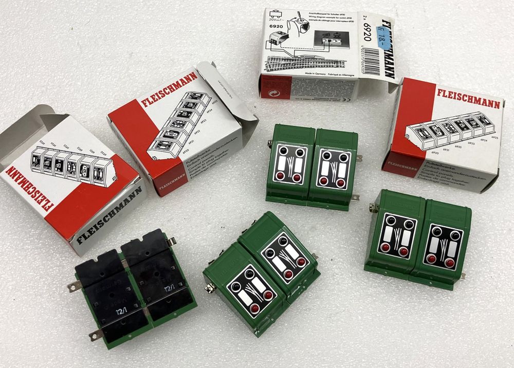 Fleischmann Modelleisenbahnen: Fleischmann 6920: Pultstellwerk - Schalter für Weichen – Neu und originalverpackt aus Thun von retoolinoo 2