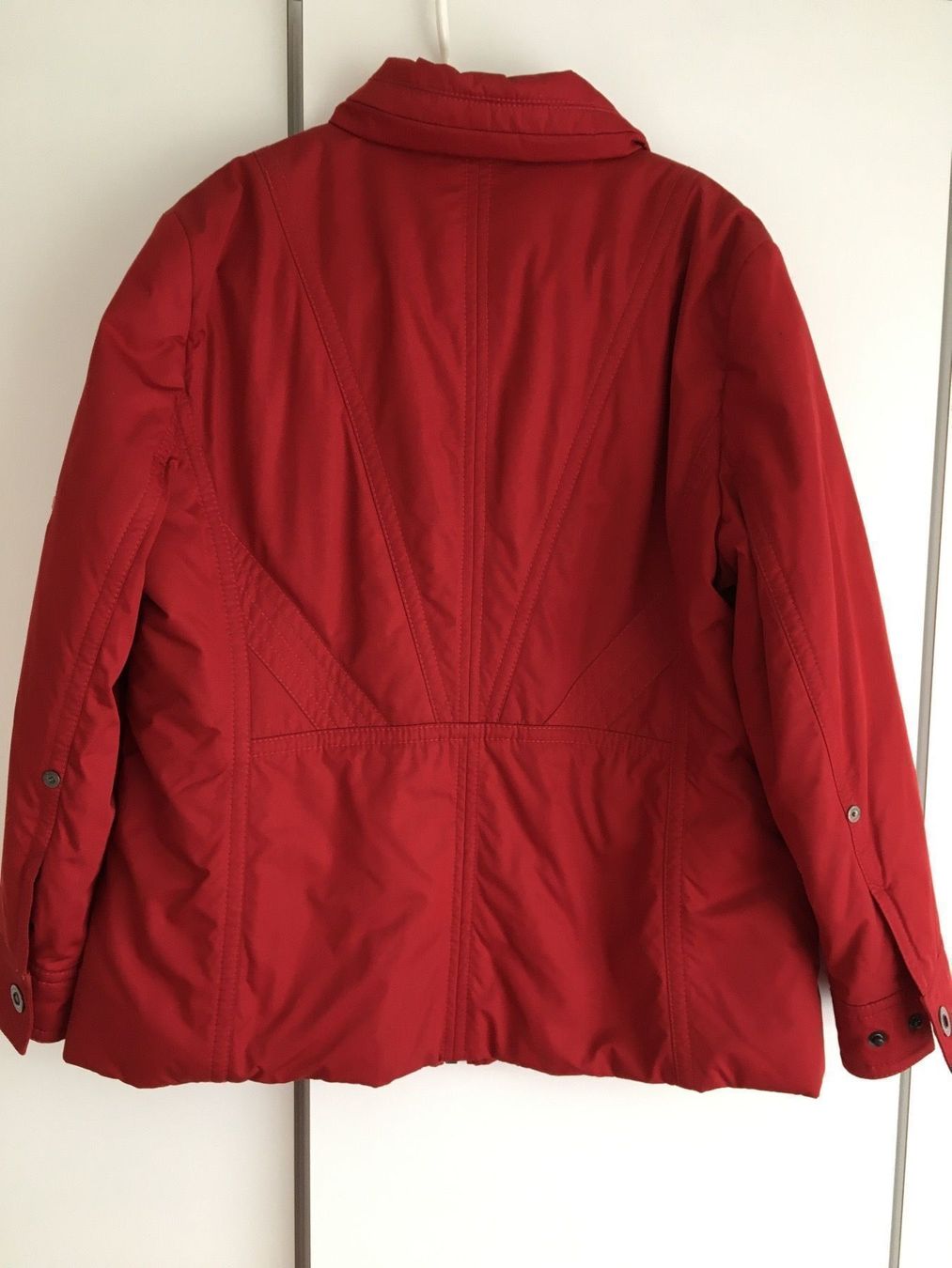 Vestes: Moderne sportliche Winterjacke rot – D'occasion à Bern par Smile-2707 2