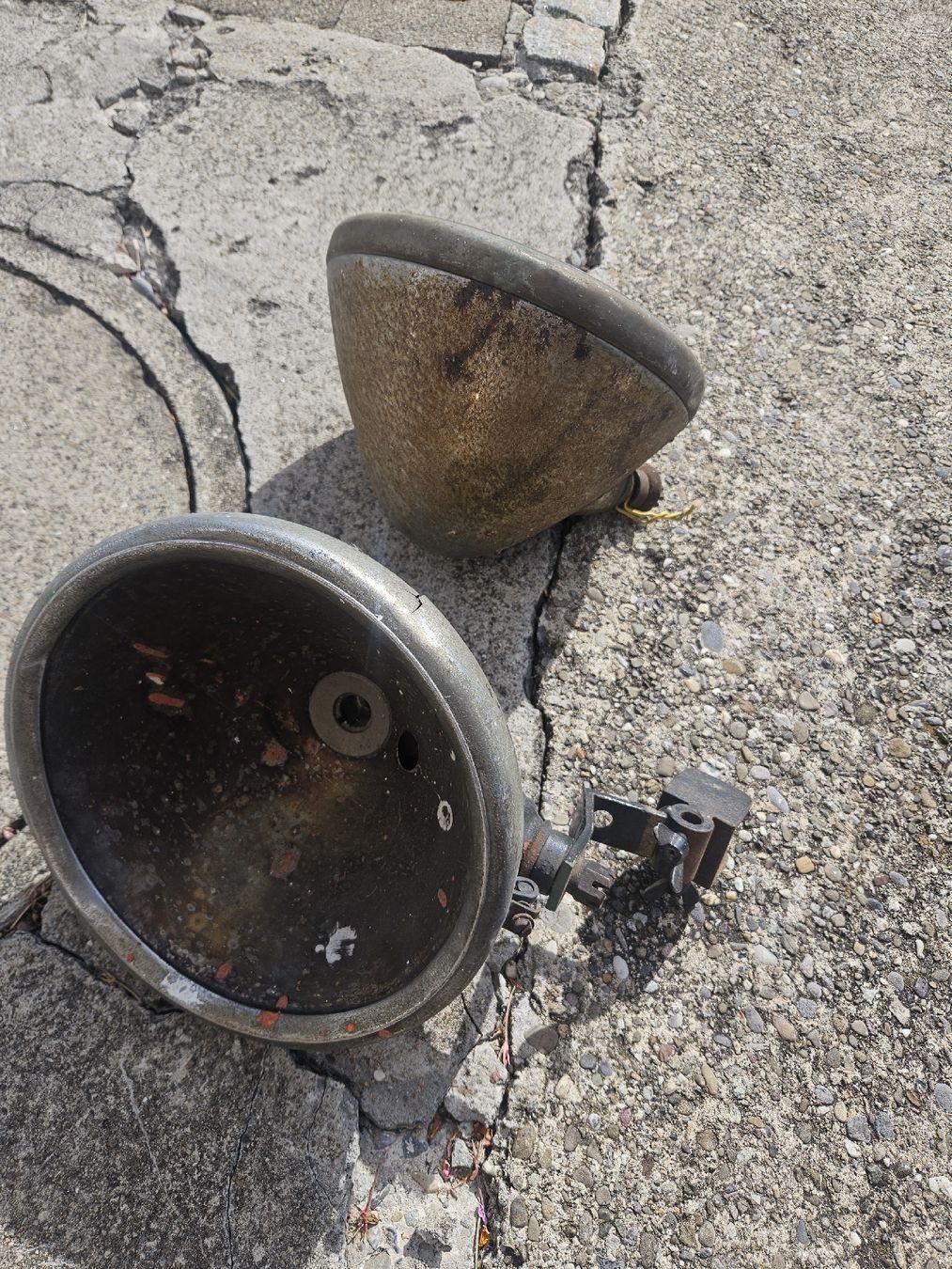Fari: Zwei Oldtimer Scheinwerfer rund gebrauchter Zustand</div> – Usato da Kienberg venduto da stezog 1