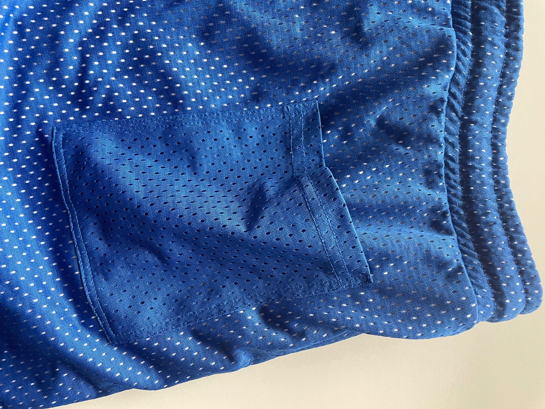 Benetton Hosen: Benetton Shorts, Gr. 176 oder 164, Top Zustand! – Gebraucht aus Winterthur von crave 9