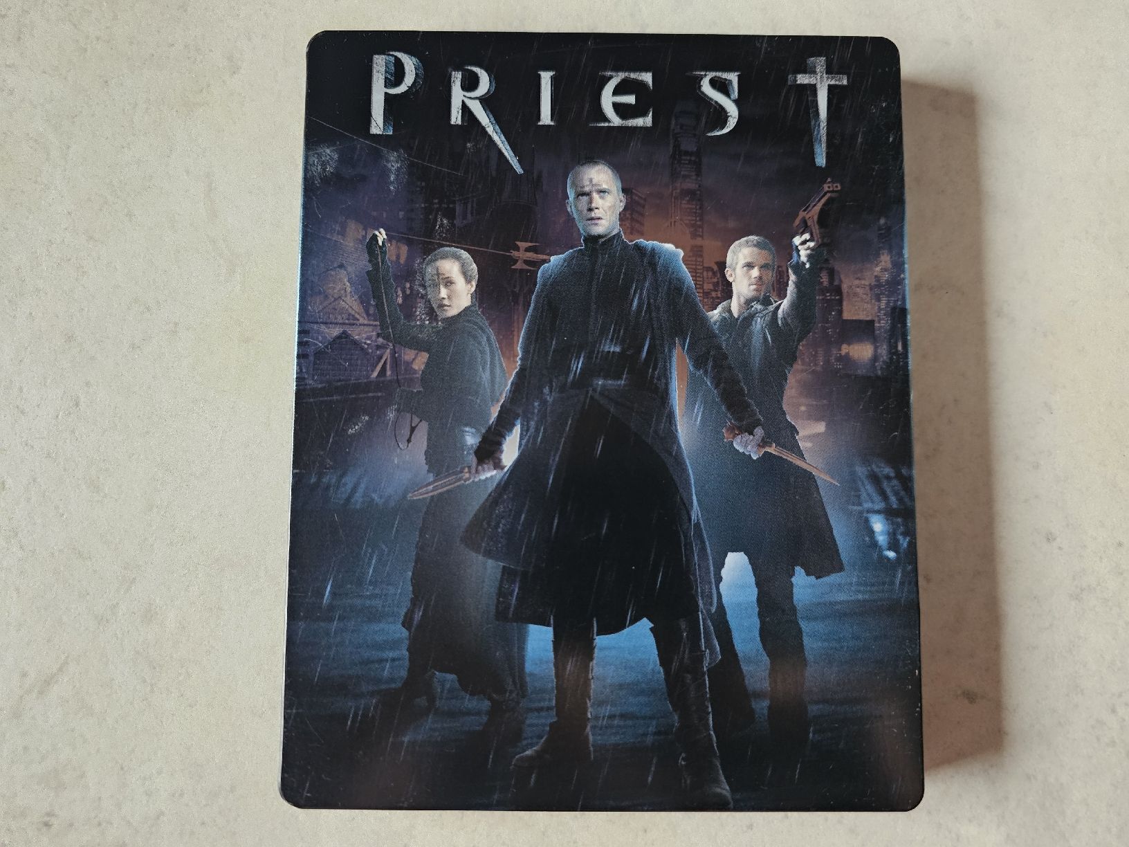 Tutti i DVDs: Priest  /  Steelbook Bluray Edition – Usato da Schneisingen venduto da backstore24
