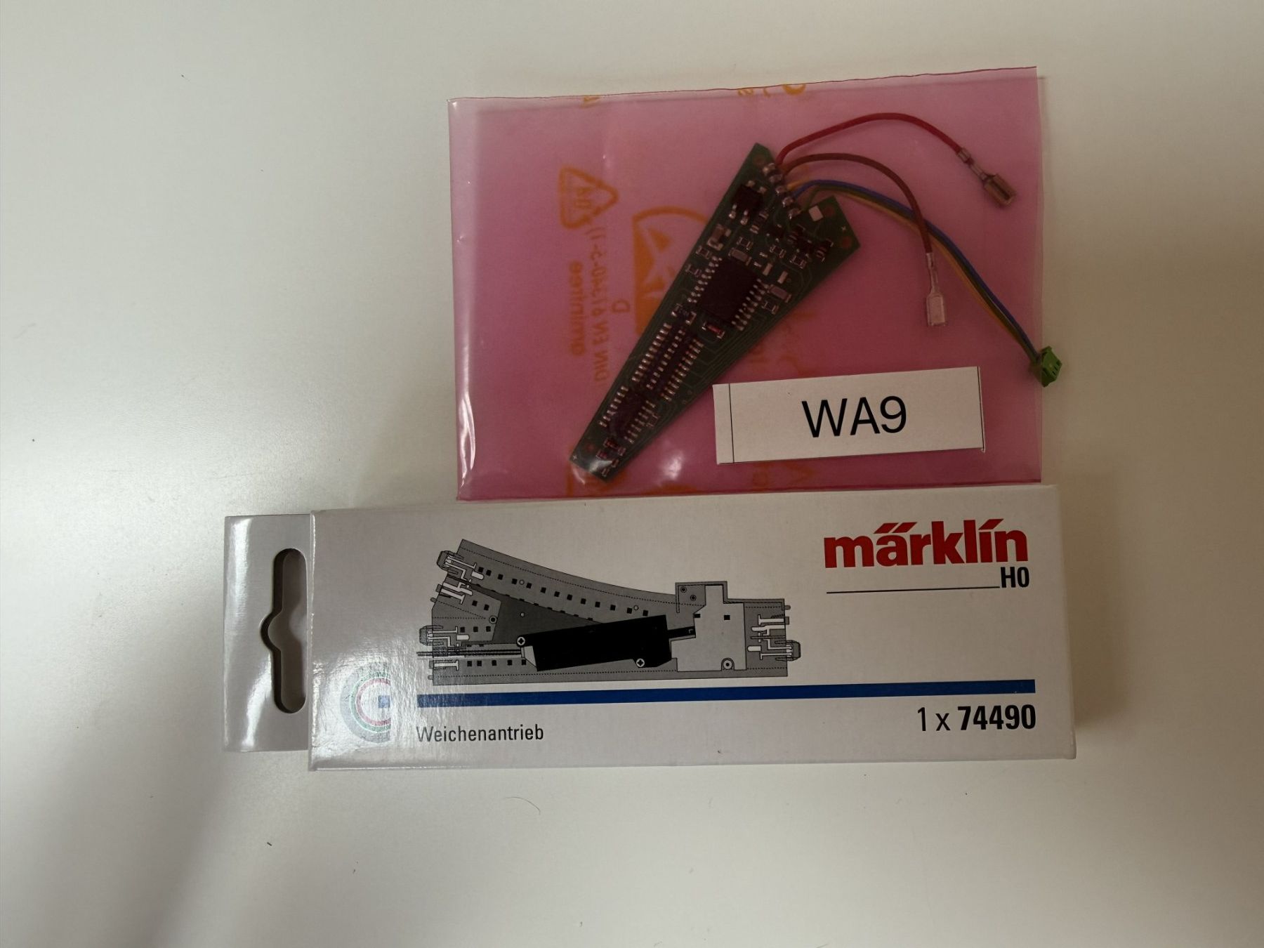 Märklin Modellini di ferrovie: Märklin Weichenantrieb 74490 mit Digitaldecoder – Usato da Rottenschwil venduto da master007pc 1