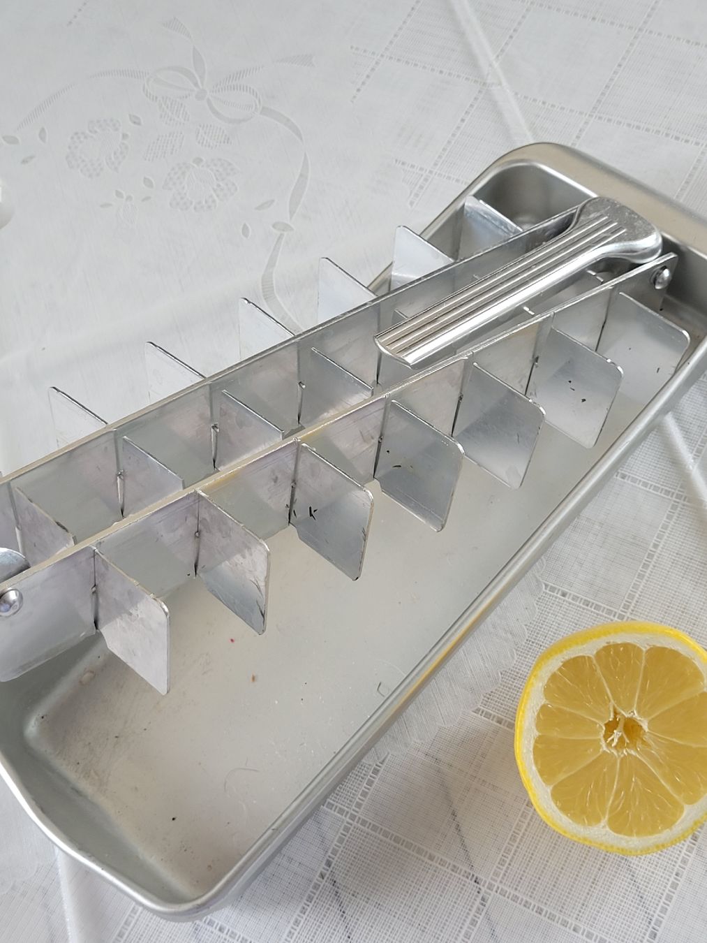 Elettrodomestici da cucina: Prima Vintage Eiswürfelbehälter Aluminium – Nuovo (secondo la descrizione) da Buttikon SZ venduto da Renco 1