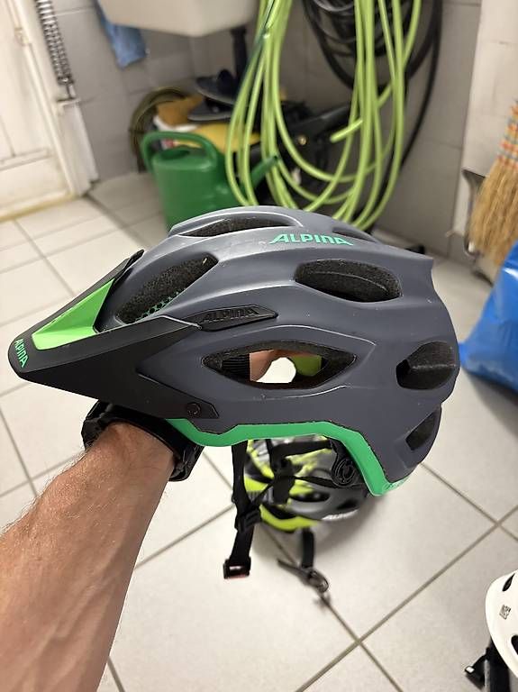 Uvex Helme: Velohelm – Gebraucht aus Henggart von aexelsurf 1