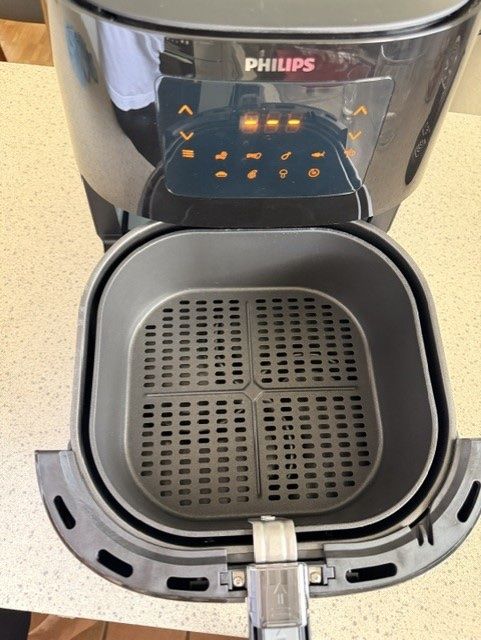 Philips Küchengeräte: AIRFRYER PHILIPS  ESSENTIAL -  XL – Neu (gemäss Beschreibung) aus Dübendorf von kerstinbrisbane 6