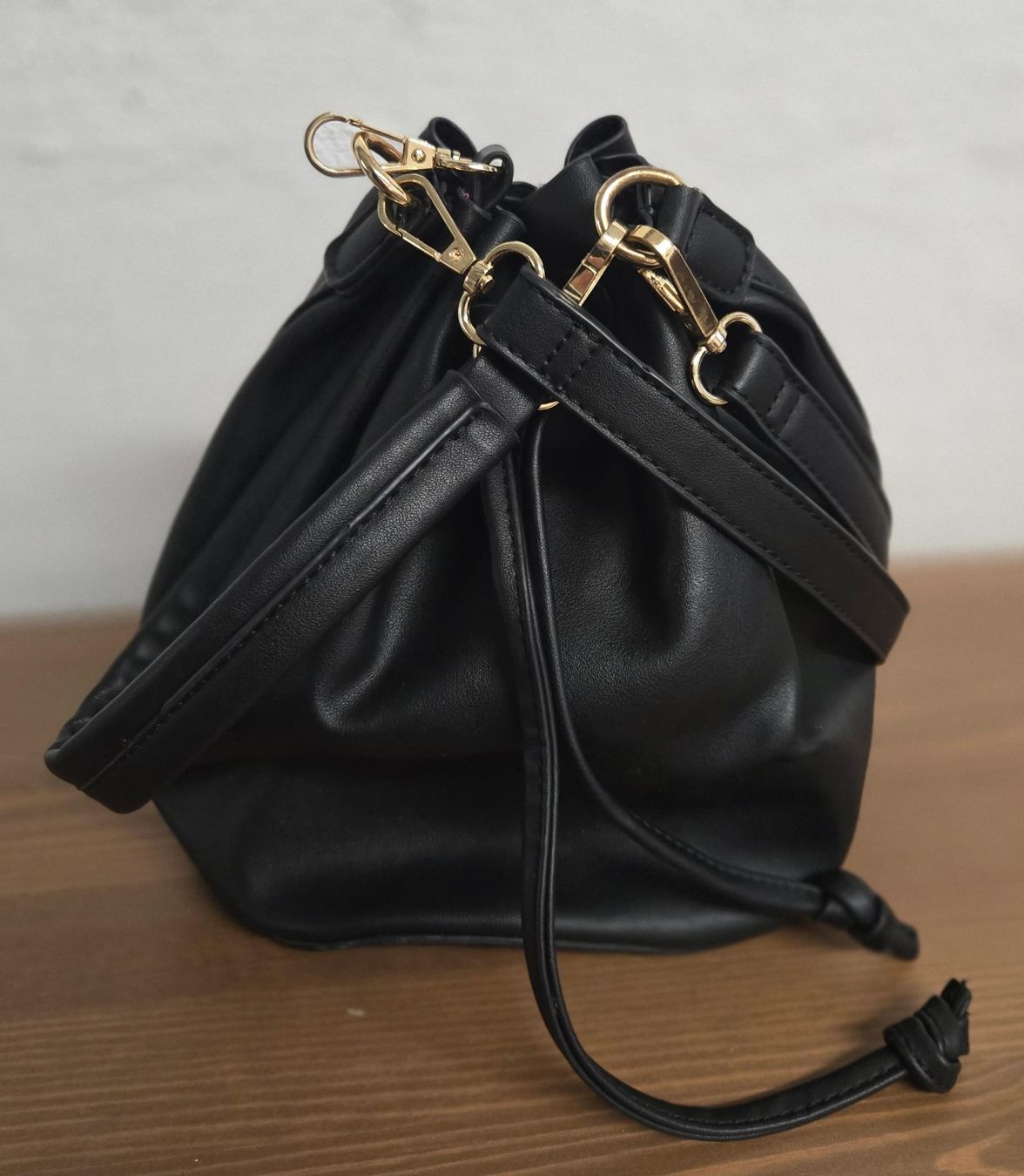 Borse da donna: Schwarze Beuteltasche - 2 Tragevarianten - Kunstleder – Nuovo (secondo la descrizione) da Rheinsulz venduto da Dred 2