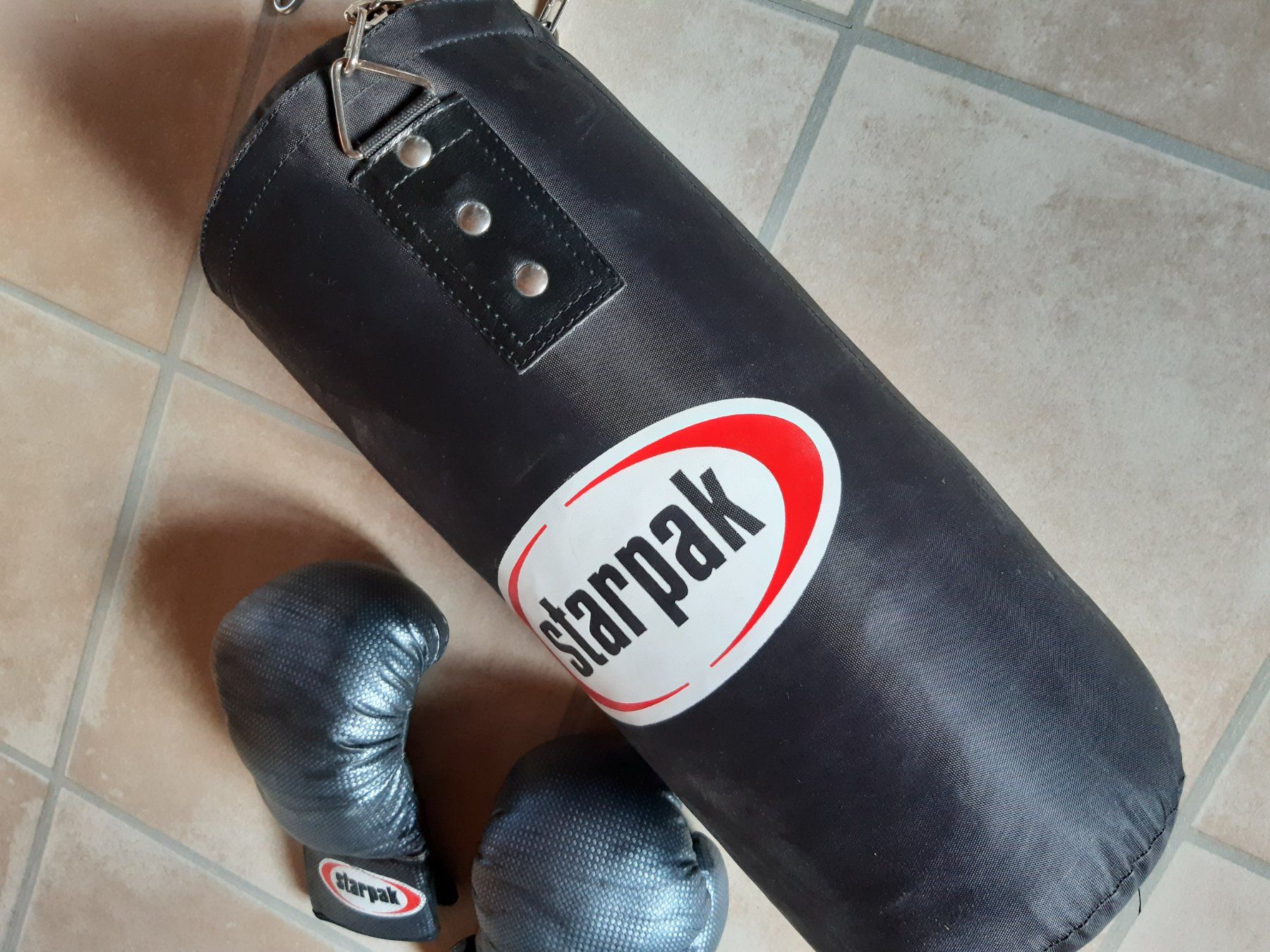 Sacchi da boxe: Boxsack mit Boxhandschuhe – Usato da Seehof venduto da Bozena13 3