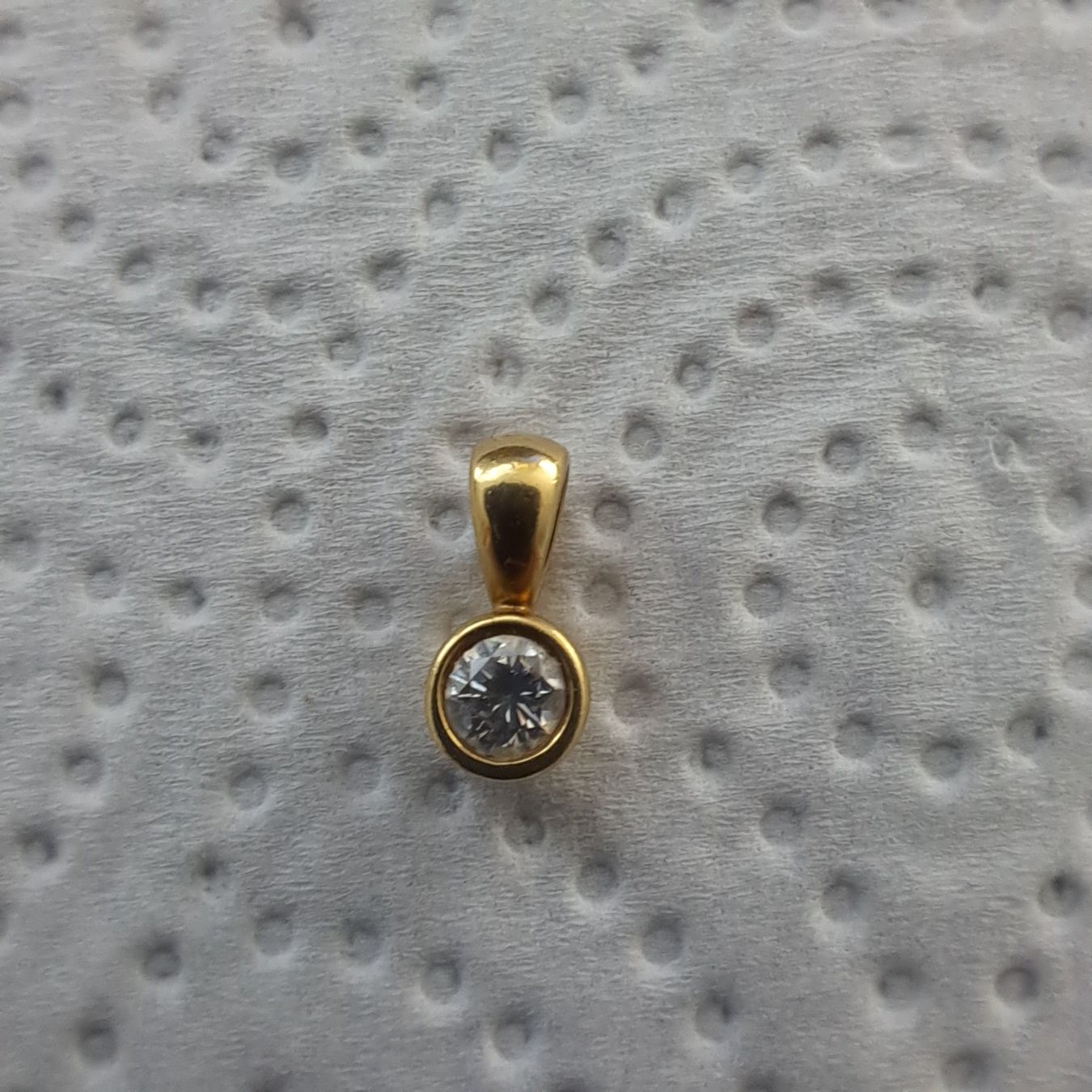 Ciondoli: Goldanhänger mit Diamant – Usato da Pfäffikon ZH venduto da Valsangiaccomo