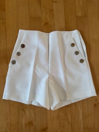 Zara Damen Shorts weiss mit Knöpfen hoher Bund