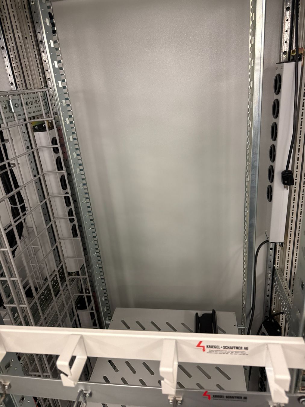 Rittal Racks & Ständer: Server- / Netzwerkschrank Rittal TS8 800x800x2000mm, Top – Gebraucht aus Basel von protekto 2