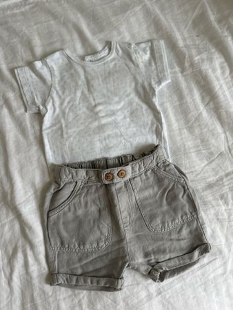 Sommerset für Neugeboren Weißes T-Shirt und Shorts Größe 62