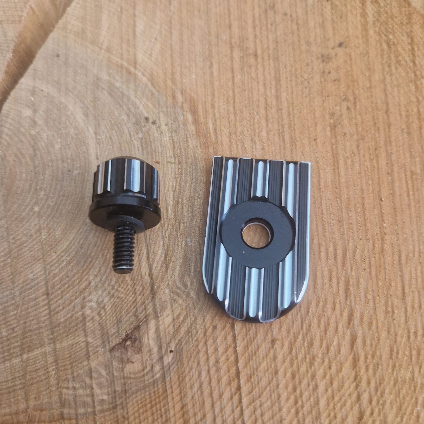 Harley-Davidson Tutti i ricambio per moto: Harley Sitzhalter Verkleidung – Nuovo e nell'imballaggio originale da Dorf venduto da Messer-Schweiz