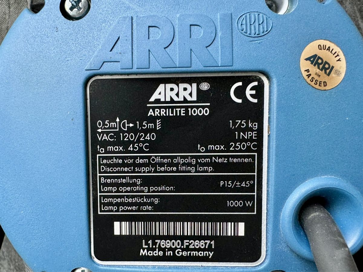 Lampen: ARRI Tungsten Scheinwerfer Set, Chimera Softbox und Stative – Gebraucht aus Möhlin von  3