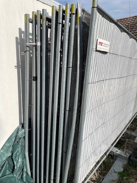 Altro: Absperrgitter Absperrzäune  Drei Stück. – Usato da Bern venduto da techpunk