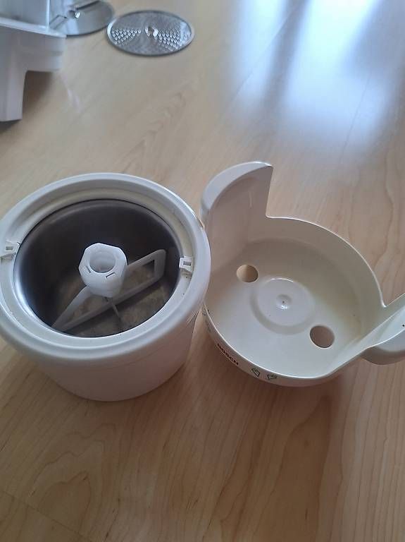 Elettrodomestici da cucina: Glacebereiter zu Bosch Küchenmaschine – Usato da Wetzikon ZH venduto da urspeterrueegg