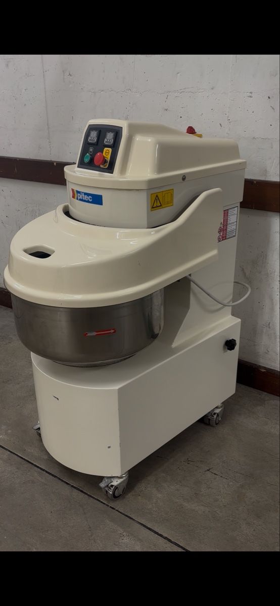 Appareils de cuisine: Teigmaschine  – D'occasion à Dietikon par dia_y8y5 2