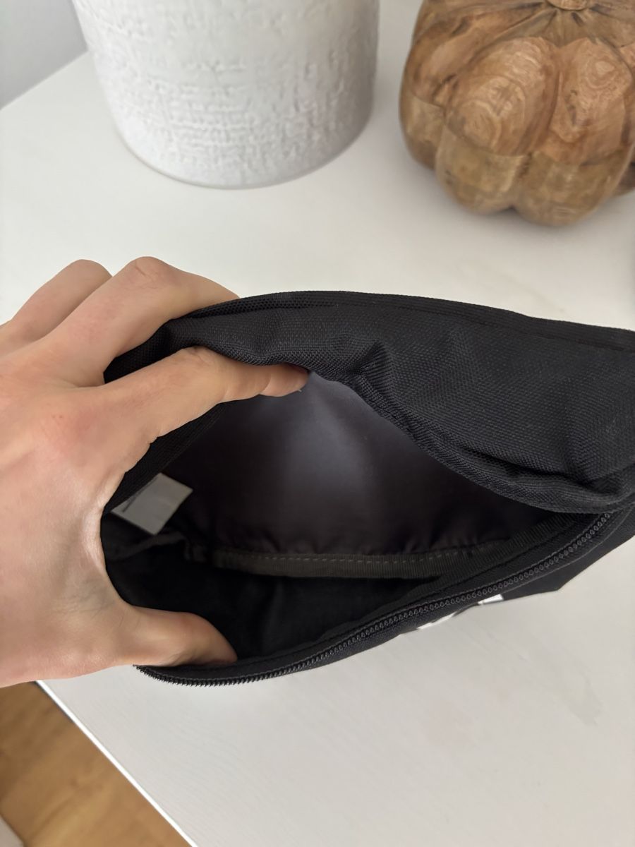 Levi's Sacs: NEW - Levi’s Banana Sling – Neuf (Voir description) à Horgen par lme_8kj7 6