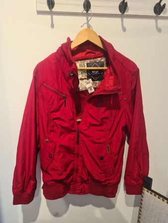 Khujo Jacke Rot Grösse 38 guter Zustand
