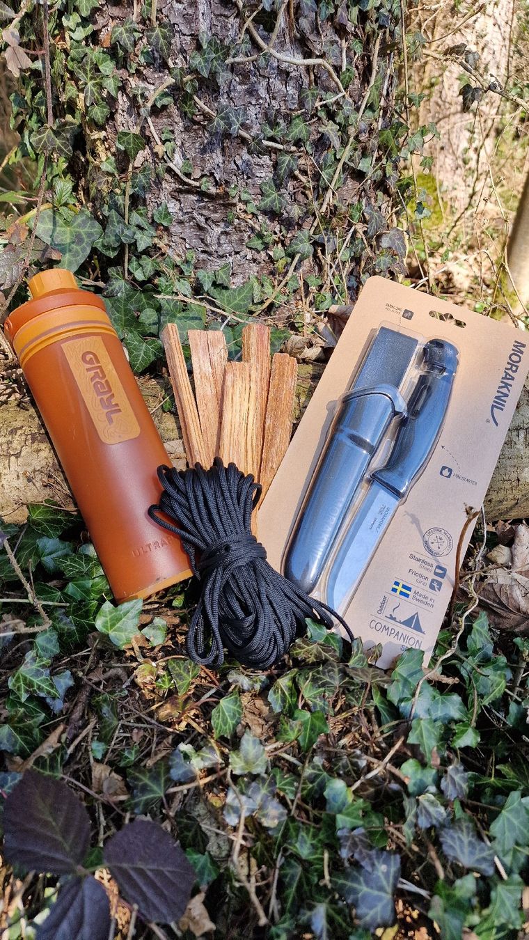 Coltelli: Survival Starter Set – Nuovo e nell'imballaggio originale da St. Gallen venduto da Ybotontour