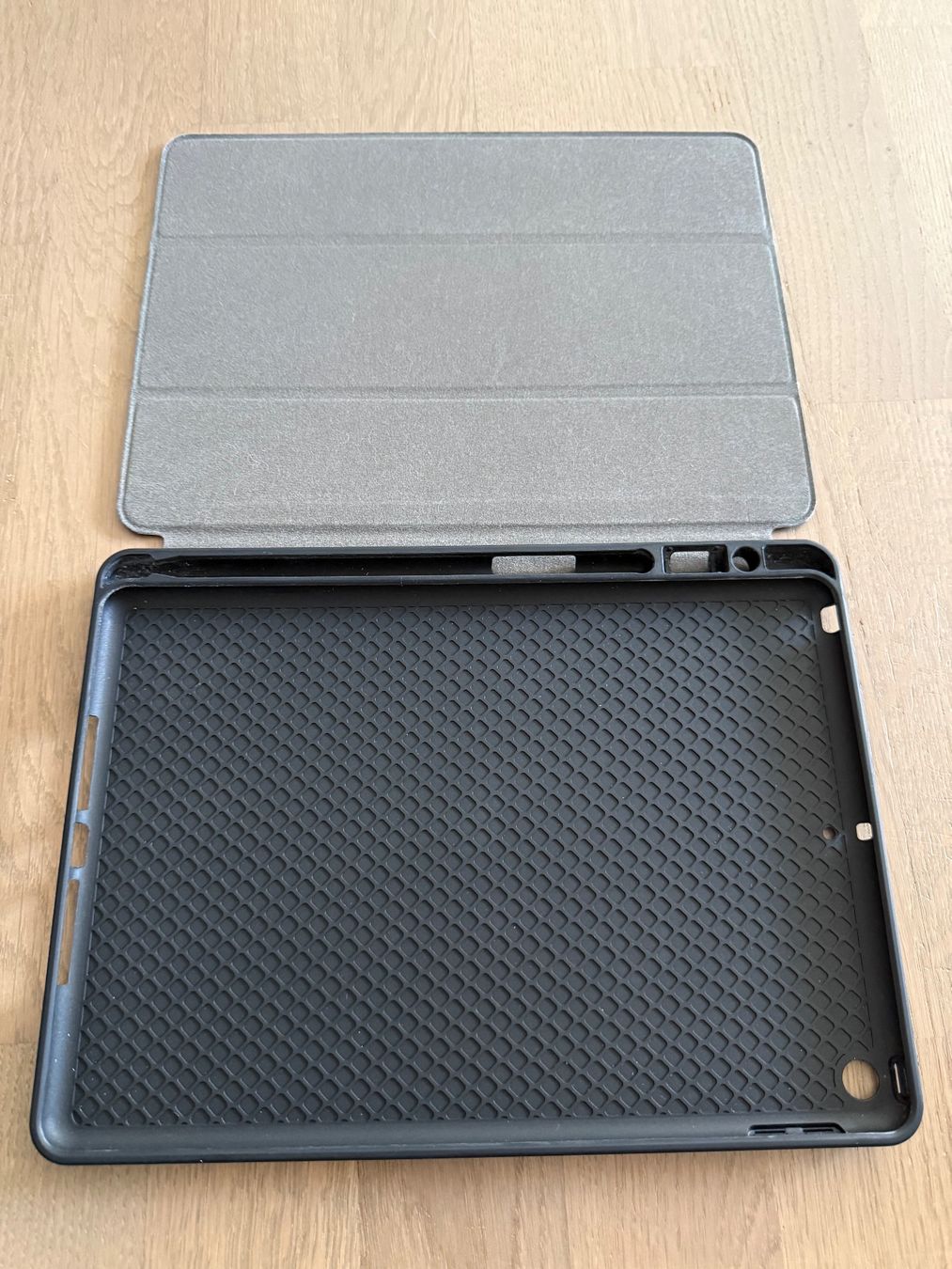 Apple Tablet PC: iPad 7. Generation, 128GB, Wi-Fi, Space Grau – Usato da Einsiedeln venduto da Daru20 7
