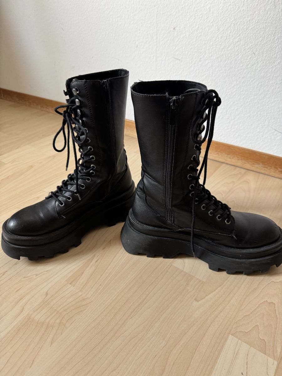 Pull&Bear Chaussures femmes: Bottes Pull&Bear noires – D'occasion à Villeret par bys_k95b 3