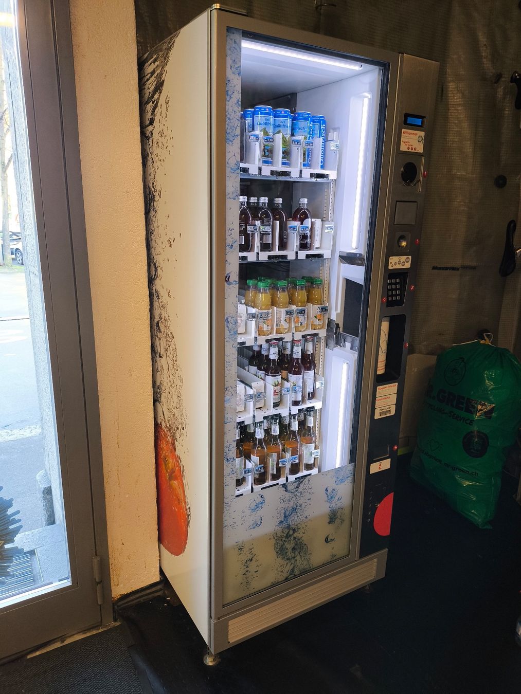 Selecta Sonstiges für die Gastronomie & Hotel: Selecta Getränkeautomat Robimat 75 – Gebraucht aus Zürich von flashkurier